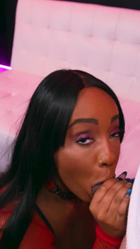 Lily Starfire tidak puas dengan kasar