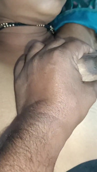 Desi sexy manželka výstřik detailní focení