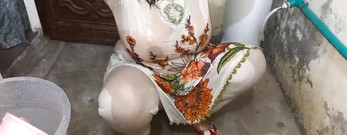 Cute couple: 화장실에서 목욕하는 인도 주부