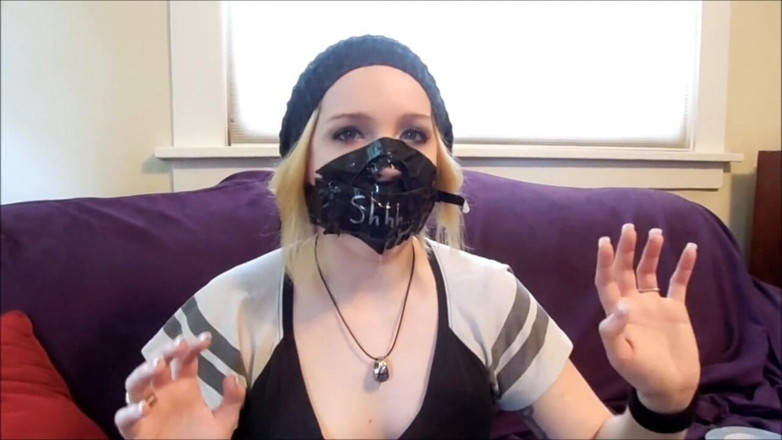 Selfgags classic: Секретний касиер з кляпом у роті!