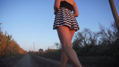 Teasecombo 4K: Sbirciando di una calda ragazza asiatica che mostra mutandine sotto...