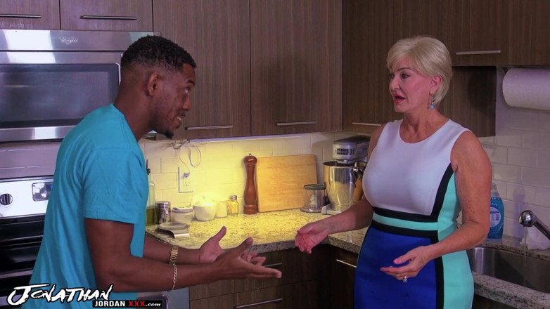 Jonathan Jordan: Une mamie sexy a besoin d’une bite 24/7