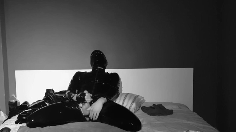 Joel Dom: Action webcam sexy en latex - partie 2