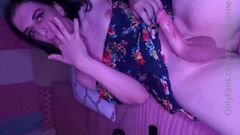 Raven Thorne: Raven Thorne tvrdě stříká ve svém prvním videu BEZ ZVUKU