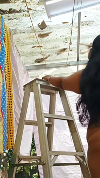 Awek India berbogel, sudut yang berbeza, menunjukkan pantat dan buah dada seksinya