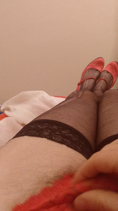 Cindy Belfast: Sissygasm in clitoride con plug nel culo