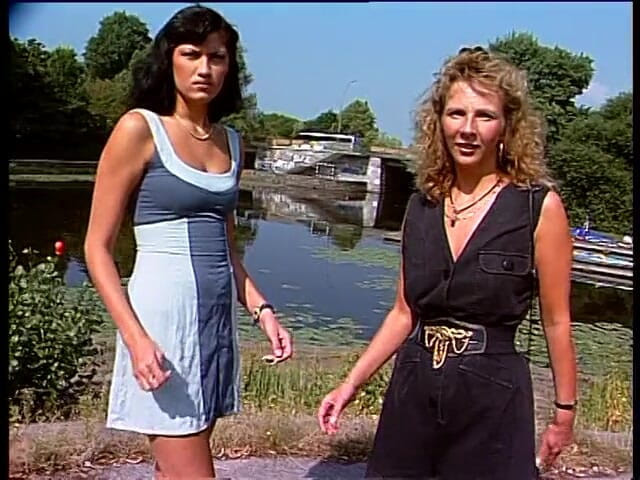 Lucky Cooch: Blondine en brunette in interview buitenshuis