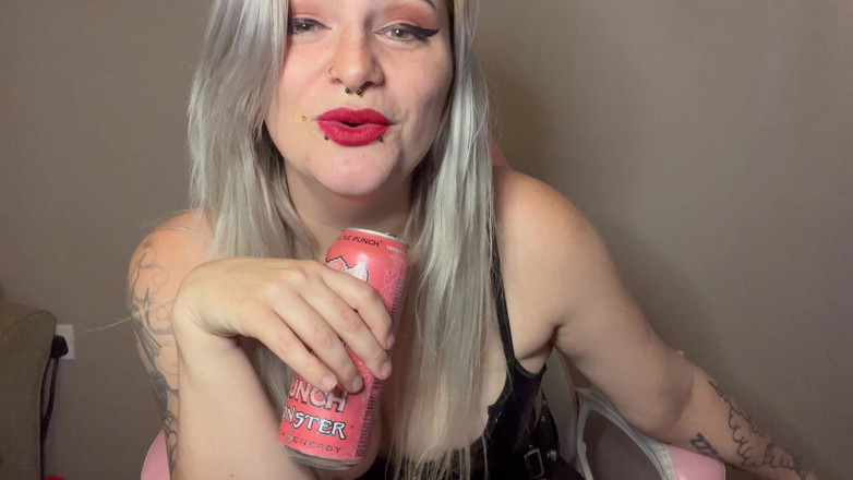 EeveeXo: Une fille gothique sexy te humilie et t’éjacule sur ton...