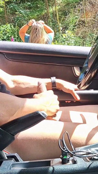 MOOIE LATINA MET EEN GROTE KONT HEEFT SEKS IN DE AUTO MET EEN VREEMDE!