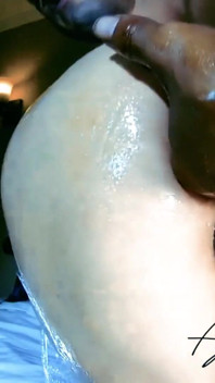 Худенькую женщину завернули в пластик и трахнули в дырки - Порно на испанском