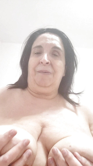 CoolMarina: Palmiragordi debutuje s análním sexem s Mop Stick