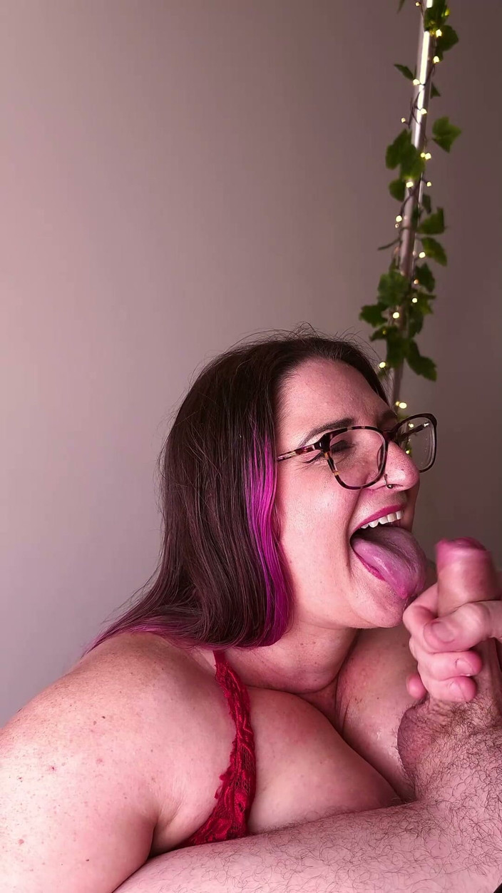 Princess Poppy: Blowjob, kongkek tetek dan pancutan muka yang besar