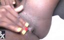 Bambulax: Gadis remaja kulit hitam lagi asik fingering memeknya sendirian
