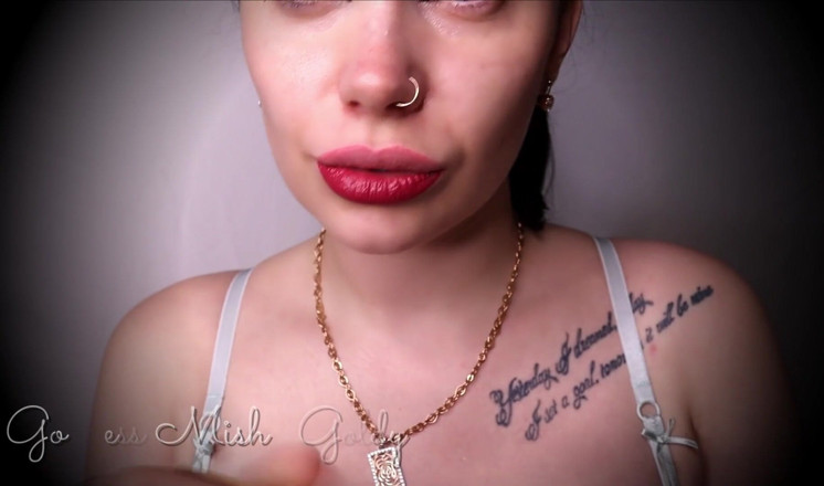 Goddess Misha Goldy: Burgunder lippen machen dich schwach wie der fick! Meine vollen,...