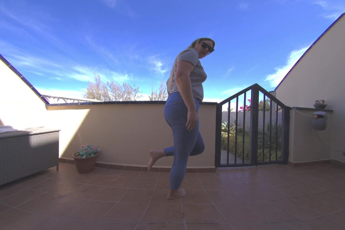 VR Sunshine: Tuyệt vọng ngoài trời jean làm ướt đi tiểu