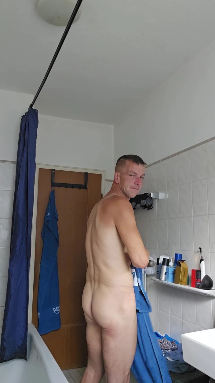 Chris_snoopy_91: Душ и после трудного рабочего дня в субботу