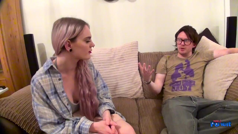 Nerd Pervert: Abby Price - lindo coño de 19 años