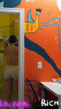 Grande natural milf Shelby Lynn toma banho e depois fode o pau grande do velho