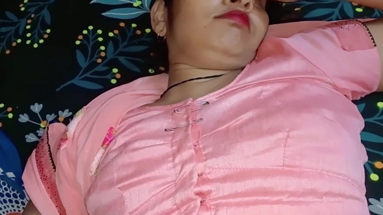 Village studio: Pizda roz a fetei proaspăt căsătorite linge și suge