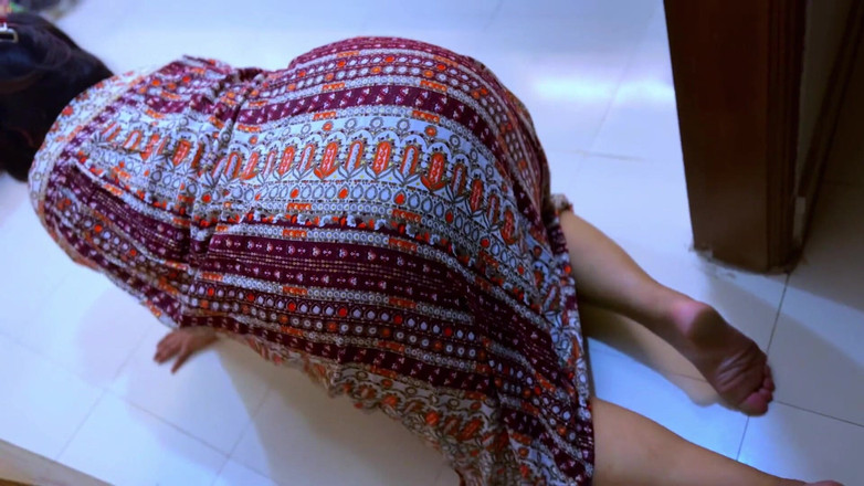 Aria Mia: Beautiful Egypt Hot Stepmom Stuck Inside Table Now She Want...