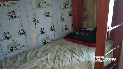 Datezone: Splendida rossa amatoriale scopata su un letto a letto