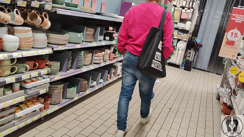 All You Can Fetish: Bláznivá Rebeca Addams v džínách Buttcrack v supermarketu