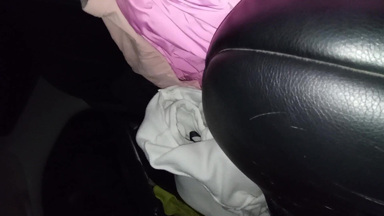 Airaccoon: Cazzo troia di 18 anni sul sedile posteriore di un'auto