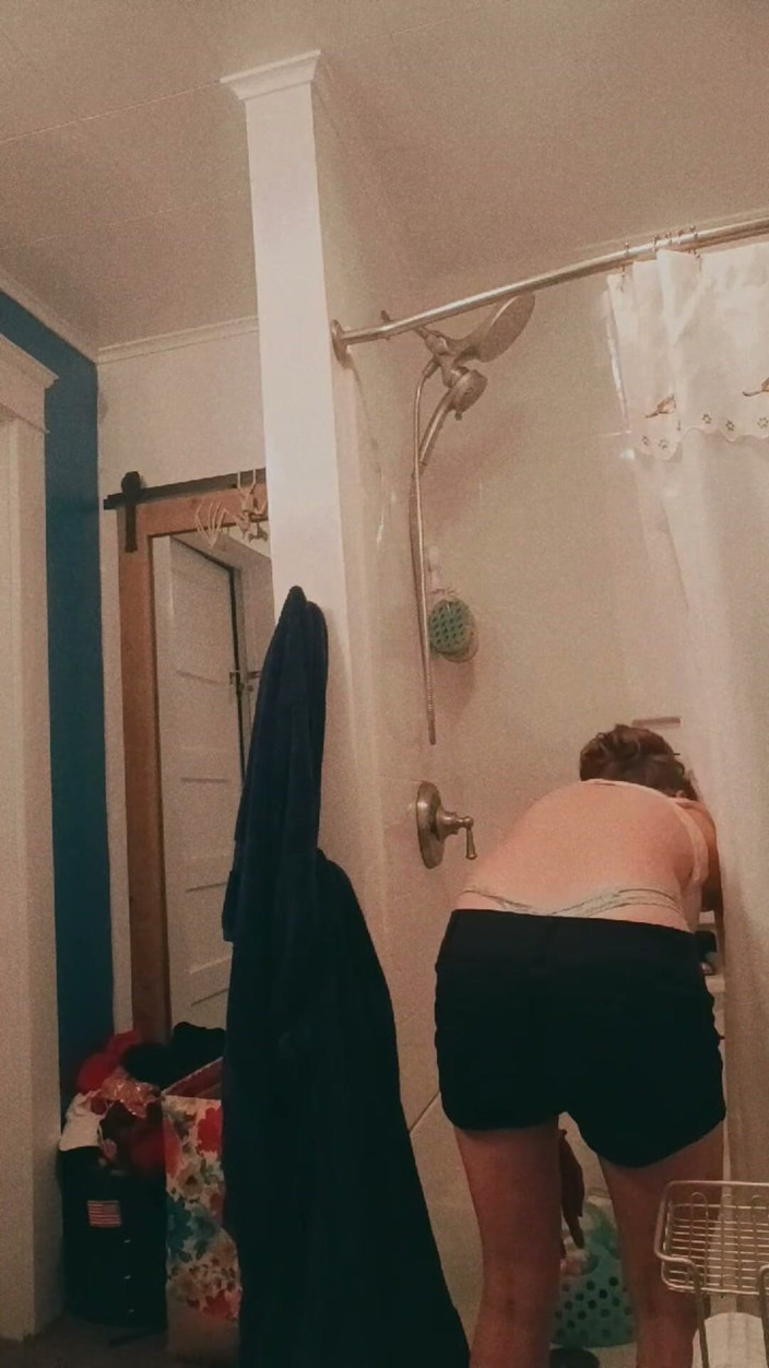 Summrbby: Eatingcereal Beforeshower