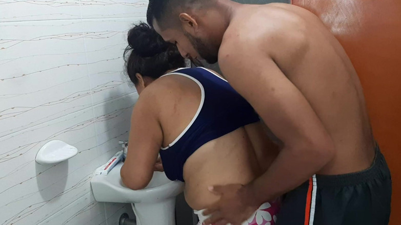 Javi: Eu Chupo a Bunda Da Minha Madrasta