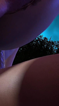 入れ墨のある巨乳熟女は逆騎乗位で上に乗っています|3Dポルノ