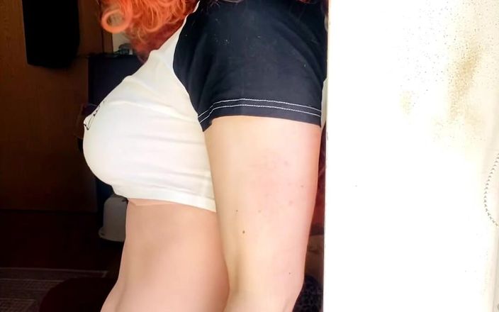 Anna Rios: Penari Striptis Rambut Merah