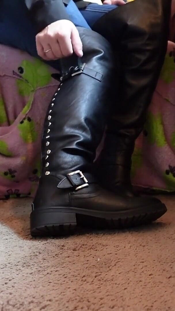 Leather Boots & Sweaty Feet (Raven Willow)