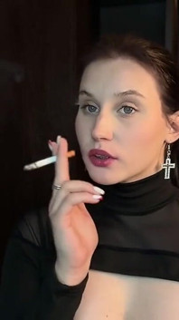 Mereka Membuatkan Saya Makan Semua Ash dan Penapis Rokok