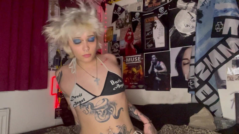 Glitterqueen1999: Kann ich mit dir stiefbruer kuscheln?