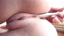 Soki z cipki na parapecie