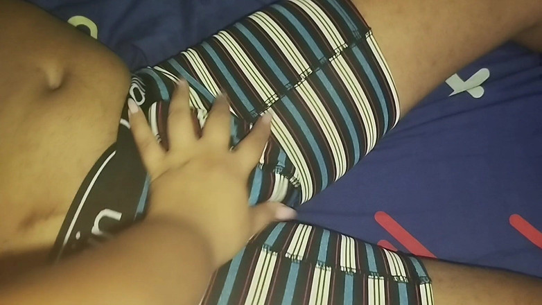 Adribella69: Il mio patrigno si masturba mentre la mia matrigna non...