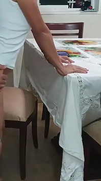 Saya benarkan abang tiri saya makan pepek ketat dan berair saya - lucah dalam bahasa Sepanyol. Saya membantunya berasa lebih baik.