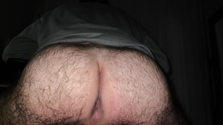 Cummyboy90: Stiefvaters haariger arsch wartet auf dich