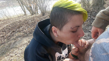 bekycarril: Blowjob luar ruangan di danau dengan air mani di mulut...