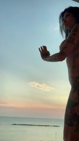 Megan Inky: Nackt in der sauna tanzen