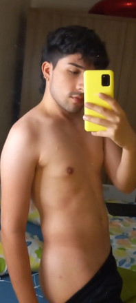 Curious Heterosexual Sending Nude Photos to His Gay Friend