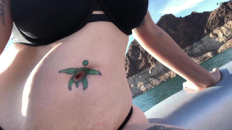 Nikki's Fetishes: Bir teknede göbek ibadeti