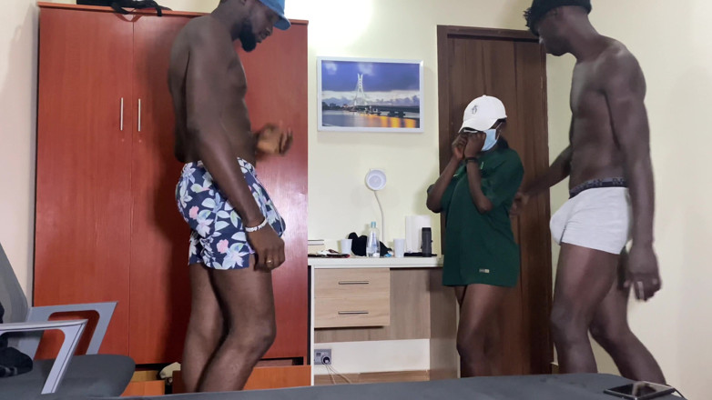 Fun for 10k bi videos only: Dicker arsch hüpft auf 2 dicken schwänzen, roh und tief