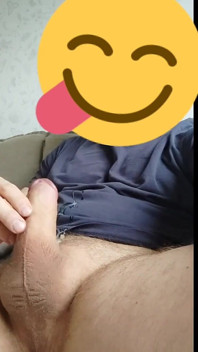 Aku ngocok kontolku dengan lembut sampai dicrot di kaos