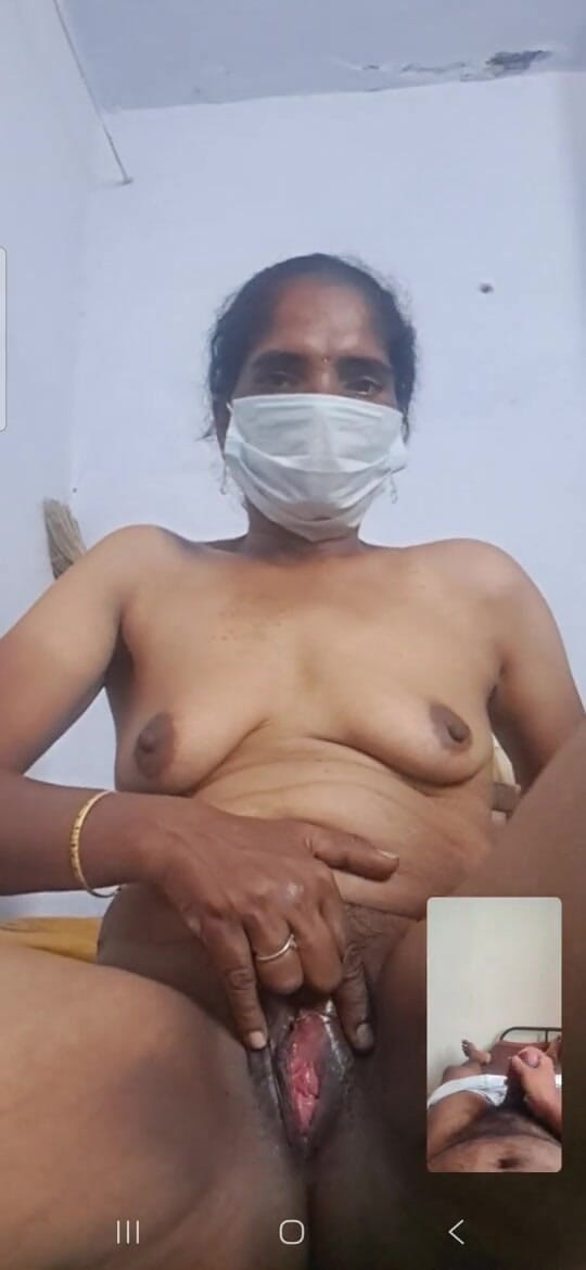 Jayaselvi: Dorptante sexy videogespreksdienst