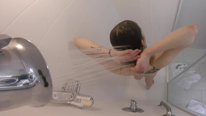 Real Amateur Sluts: Sara Indeep sexy shower!