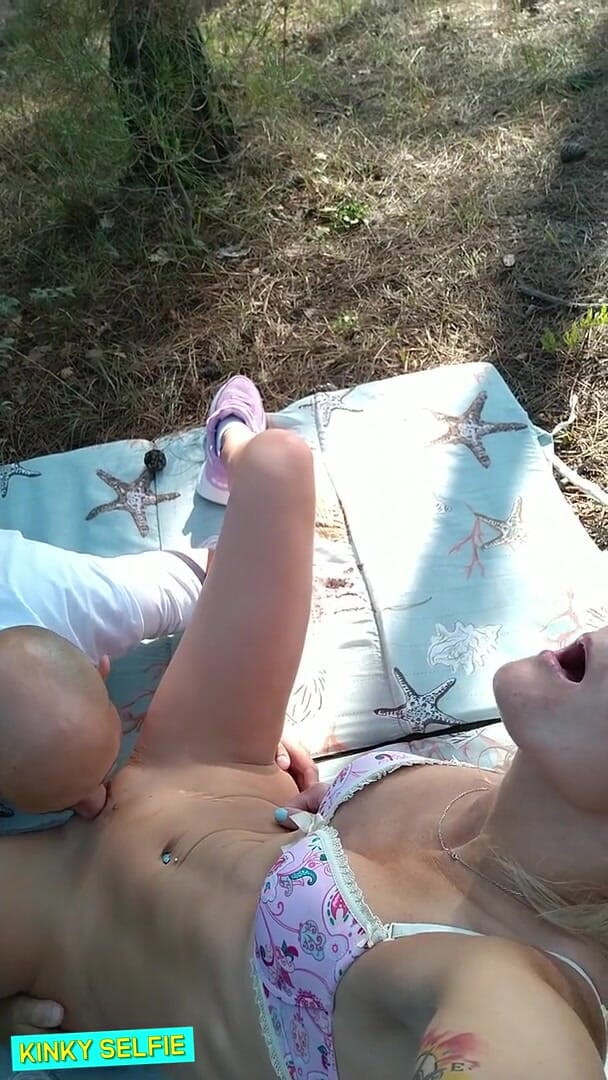 Sasha Bikeyeva: Kinky selfie - liếm âm hộ với tia nước lớn sau khi...