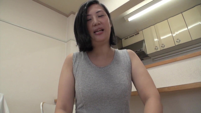 Japan Lust: Behaarte muschi, japanische MILF, hart gefickt und schmeckt dann creampie