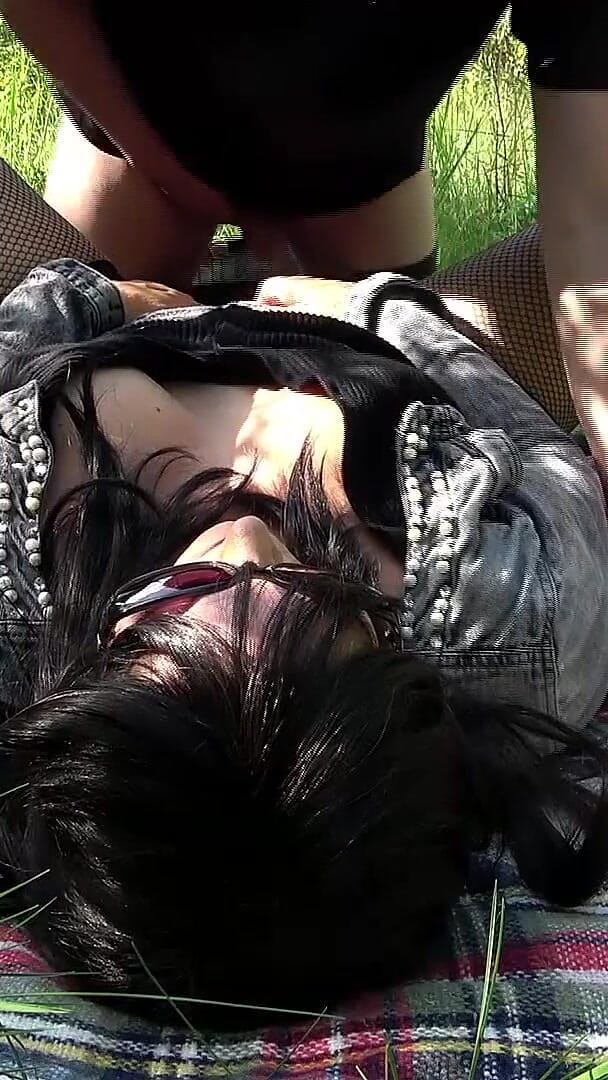 Cumdrinking Wife: Scopare e fare gangbang sull'autostrada mentre mio marito è al lavoro...