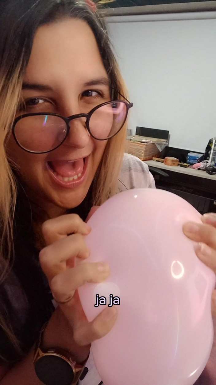 Bunny Looner: バニー・ルーナーが風船の膨らまし方を教えてくれます[英語字幕]